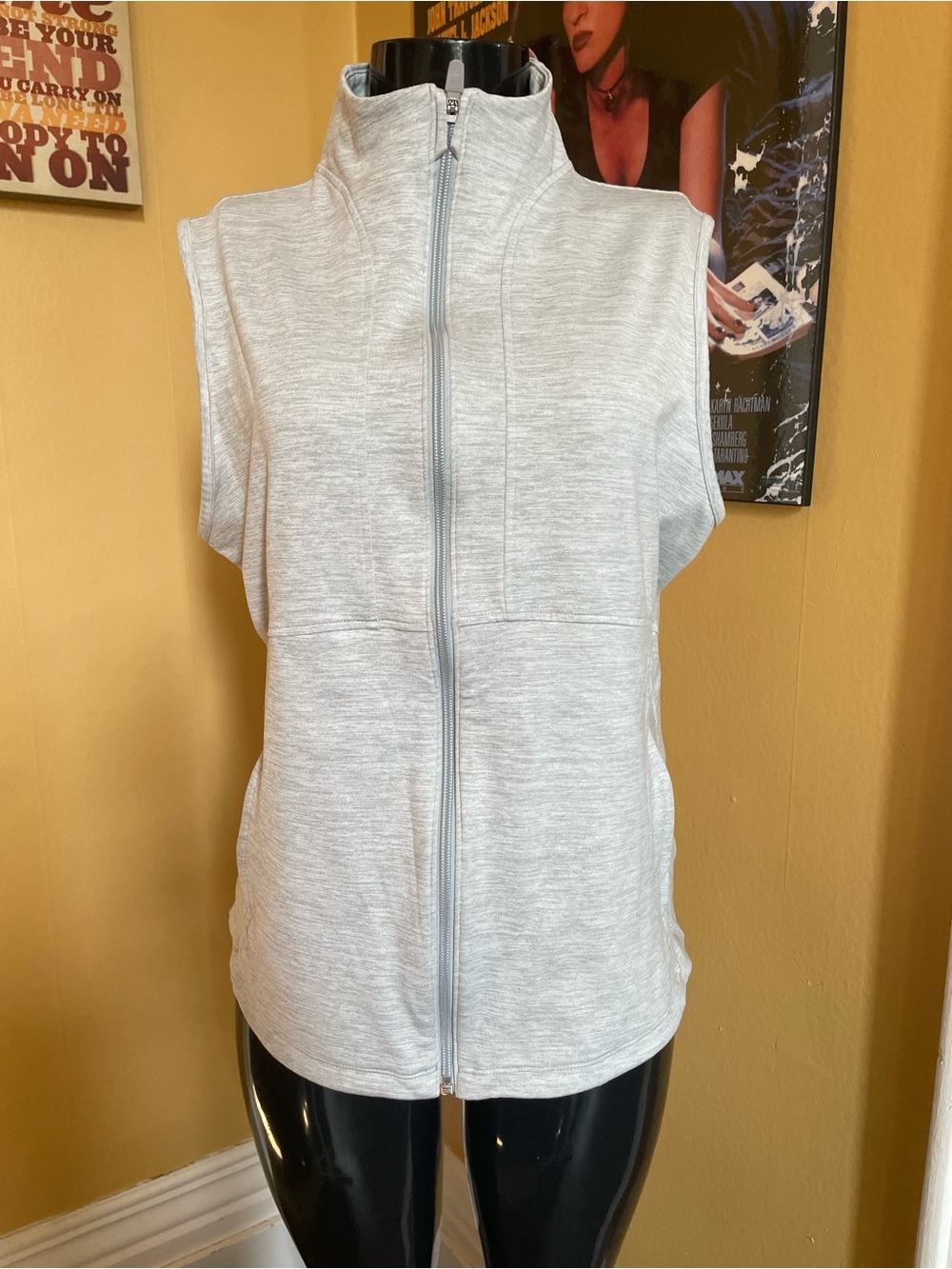 Puma  Sleeveless Zip Vest ( Large)